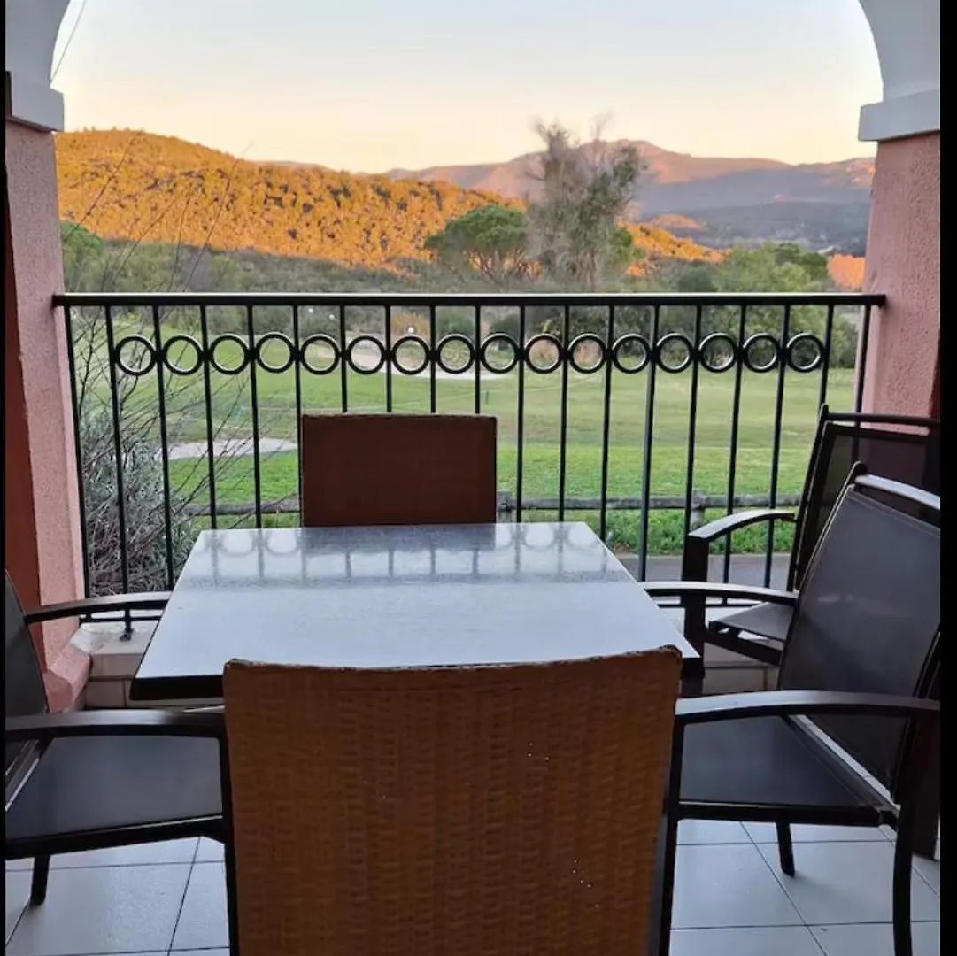 Cap Esterel Studio 4 Pers Equipe, Belle Vue Golf, Centre Village Pierre & Vacances , Parking Inclu Et 5 Piscines Acces Gratuit, Clim, Wifi, Tv, Lave-Vaisselle Et Lave-Linge,Four, Plancha Saint-Raphaël 0*,  Frankrike