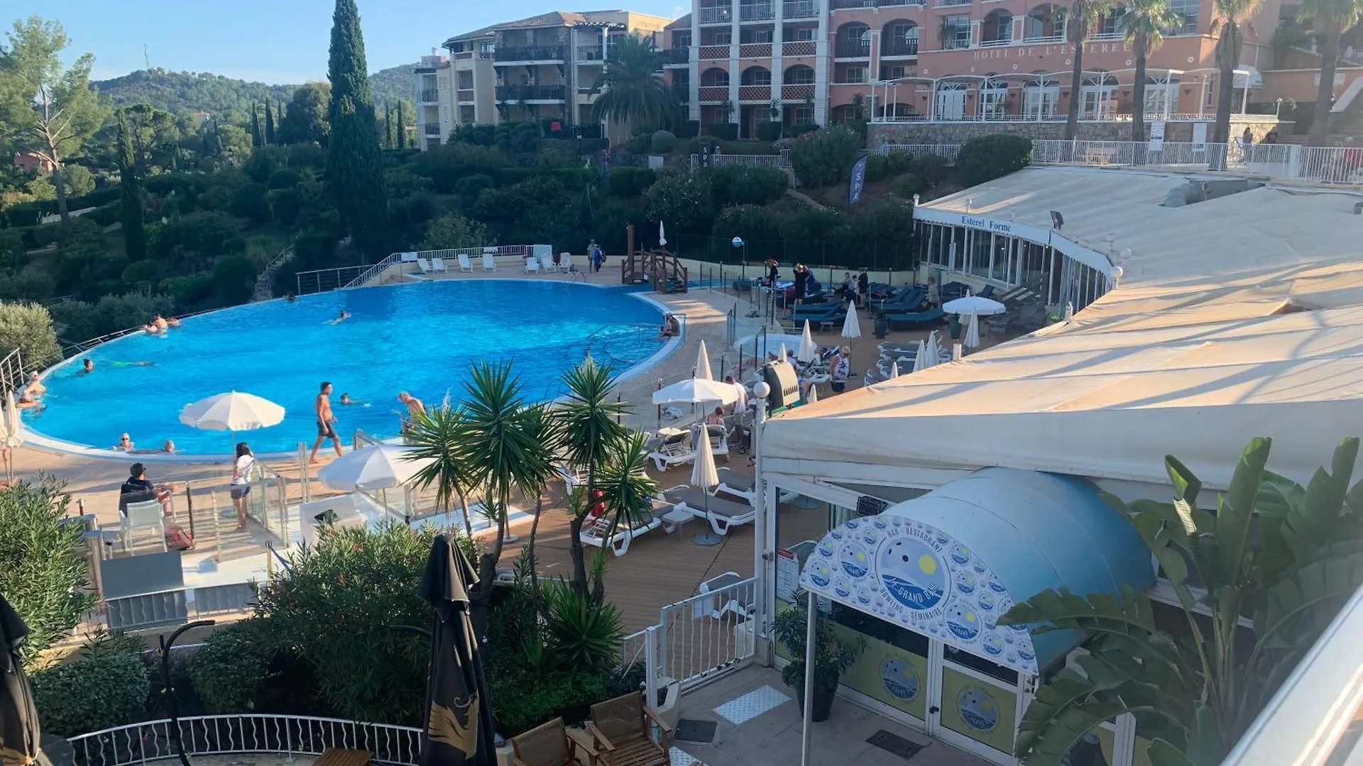 Cap Esterel Studio 4 Pers Equipe, Belle Vue Golf, Centre Village Pierre & Vacances , Parking Inclu Et 5 Piscines Acces Gratuit, Clim, Wifi, Tv, Lave-Vaisselle Et Lave-Linge,Four, Plancha Saint-Raphaël Lägenhet
