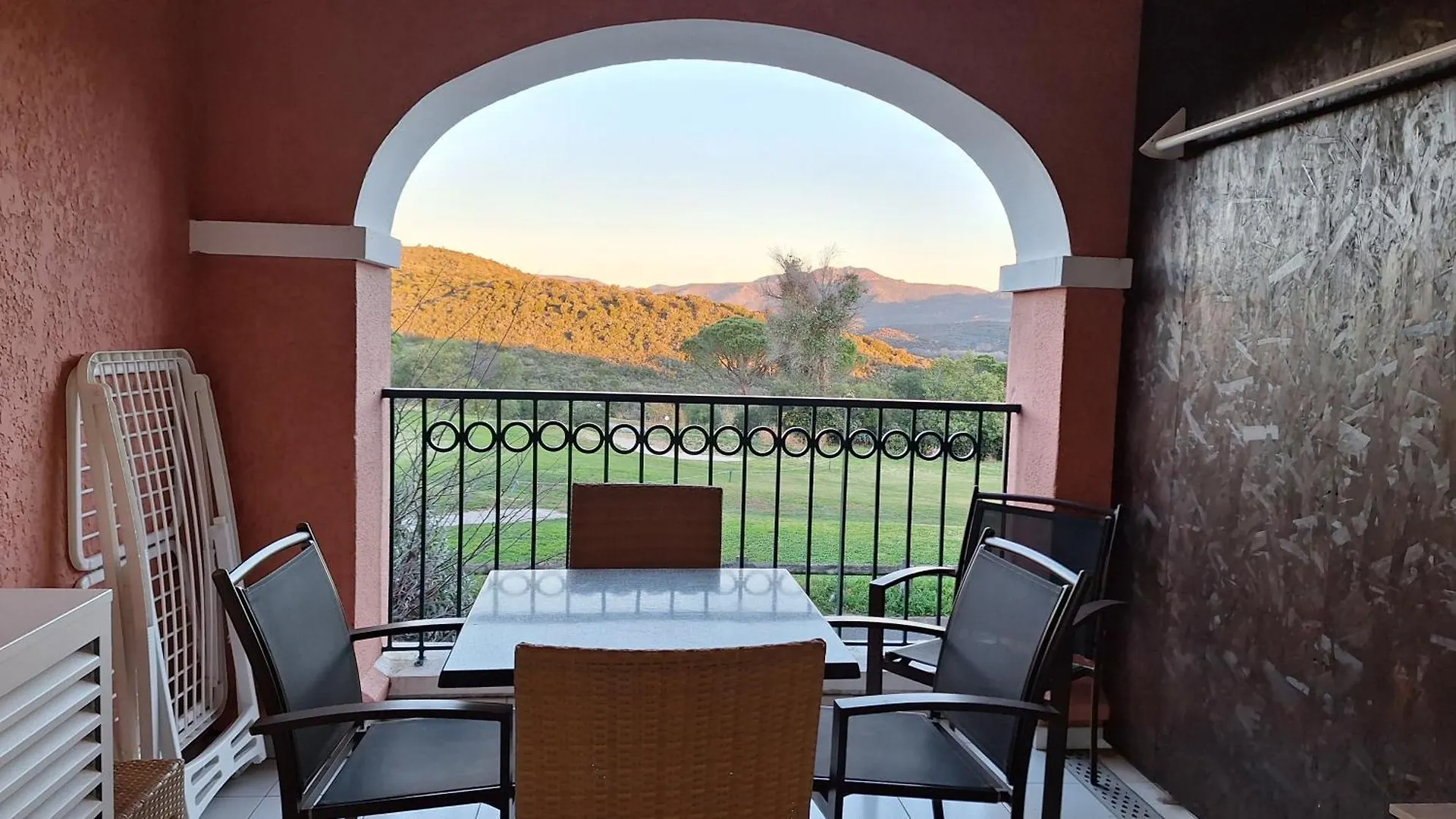 Cap Esterel Studio 4 Pers Equipe, Belle Vue Golf, Centre Village Pierre & Vacances , Parking Inclu Et 5 Piscines Acces Gratuit, Clim, Wifi, Tv, Lave-Vaisselle Et Lave-Linge,Four, Plancha Saint-Raphael