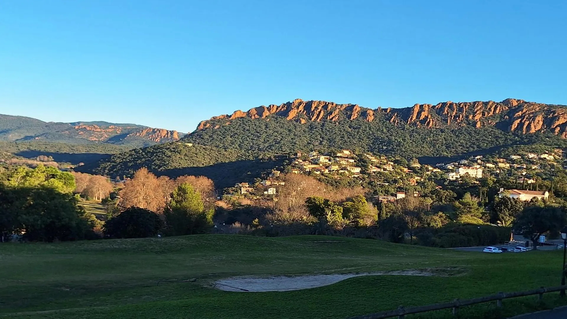 Apartment Cap Esterel Studio 4 Pers Equipe, Belle Vue Golf, Centre Village Pierre & Vacances , Parking Inclu Et 5 Piscines Acces Gratuit, Clim, Wifi, Tv, Lave-Vaisselle Et Lave-Linge,Four, Plancha Saint-Raphael