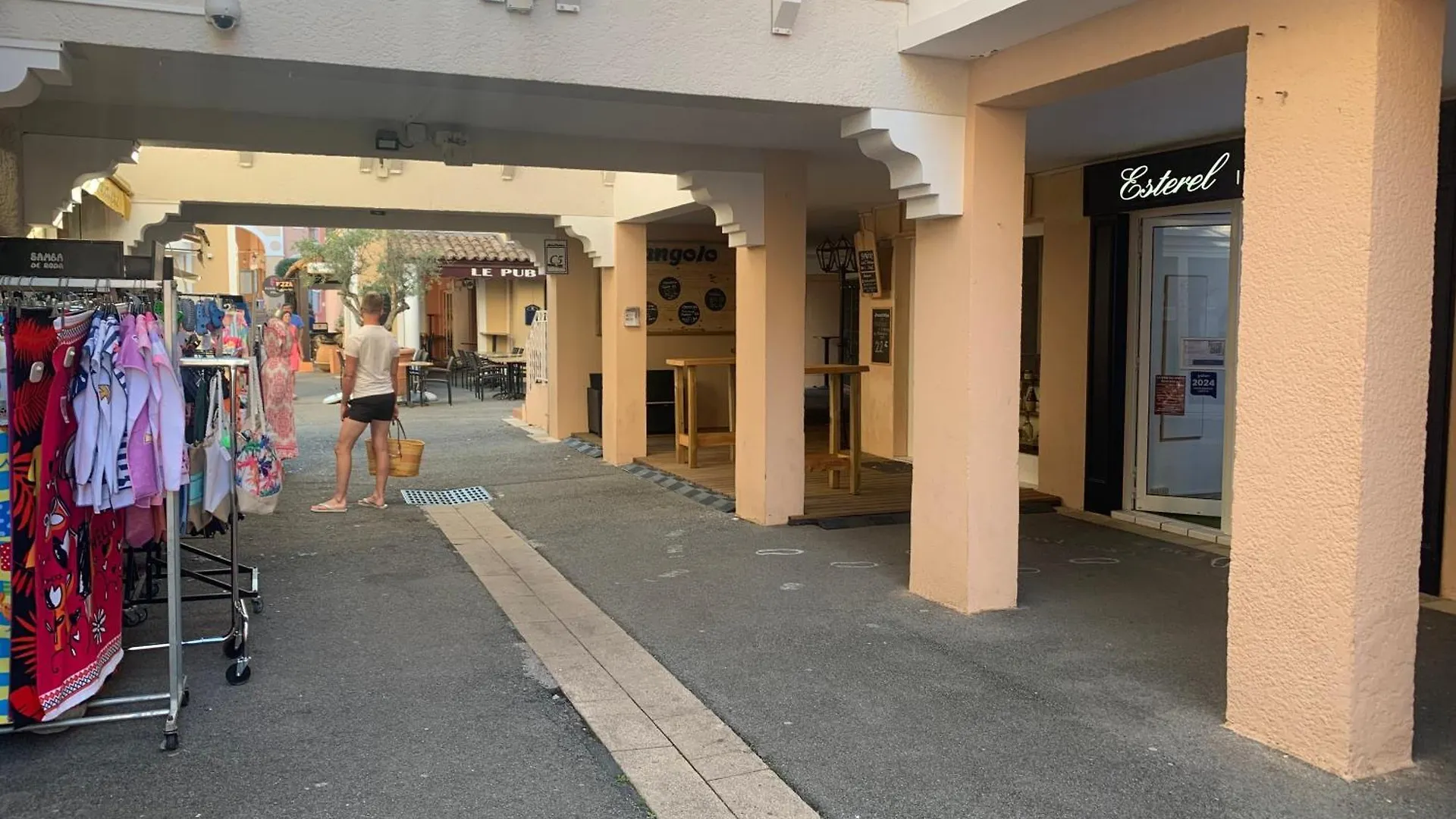 Cap Esterel Studio 4 Pers Equipe, Belle Vue Golf, Centre Village Pierre & Vacances , Parking Inclu Et 5 Piscines Acces Gratuit, Clim, Wifi, Tv, Lave-Vaisselle Et Lave-Linge,Four, Plancha Saint-Raphaël