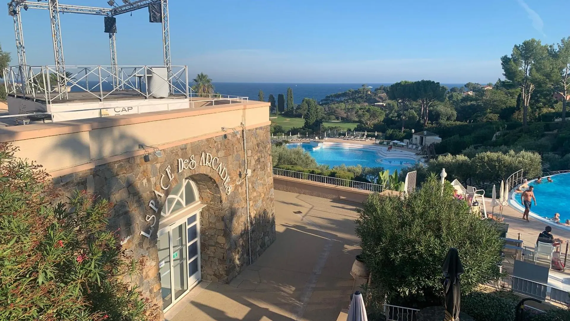 Cap Esterel Studio 4 Pers Equipe, Belle Vue Golf, Centre Village Pierre & Vacances , Parking Inclu Et 5 Piscines Acces Gratuit, Clim, Wifi, Tv, Lave-Vaisselle Et Lave-Linge,Four, Plancha Saint-Raphael